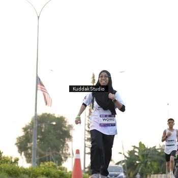 Runner Photo 7778124