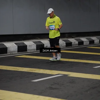 Runner Photo 7781542