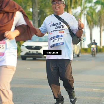 Runner Photo 7781789