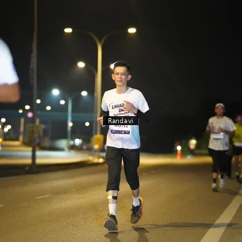 Runner Photo 7782159