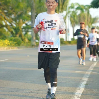 Runner Photo 7782670