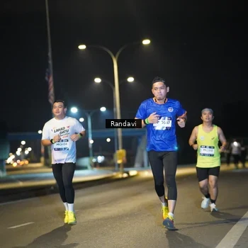 Runner Photo 7783193