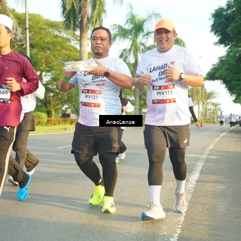 Runner Photo 7784740
