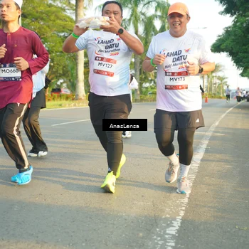Runner Photo 7784754