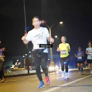 Runner Photo 7784843