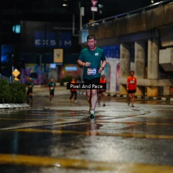 Runner Photo 7784915