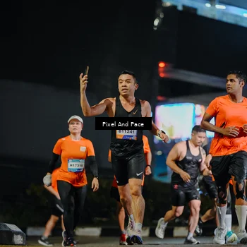 Runner Photo 7785109