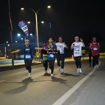 Runner Photo 7786243
