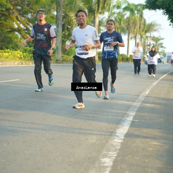 Runner Photo 7786305