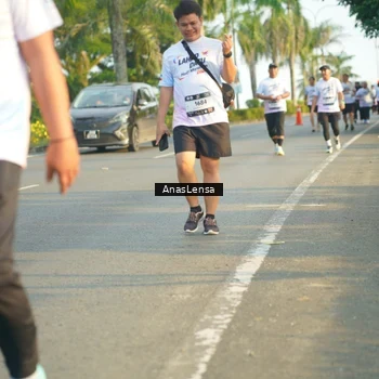 Runner Photo 7786645