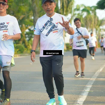 Runner Photo 7786662