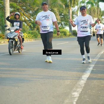 Runner Photo 7786811