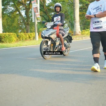 Runner Photo 7786839