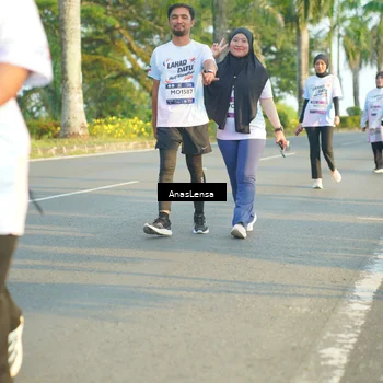 Runner Photo 7787478