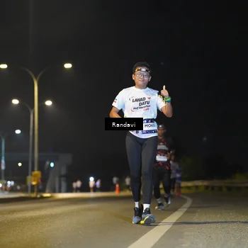 Runner Photo 7787563