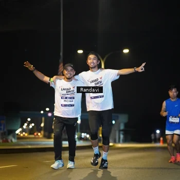 Runner Photo 7787674