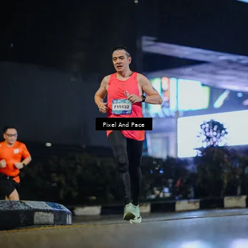 Runner Photo 7790692
