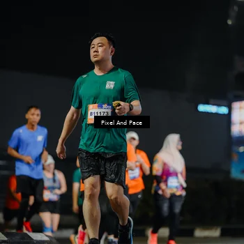 Runner Photo 7790750