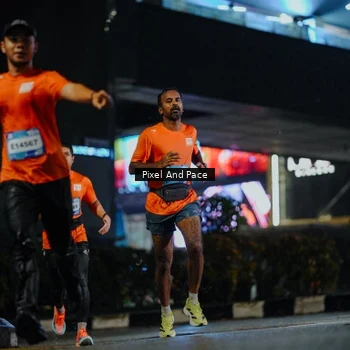 Runner Photo 7793899