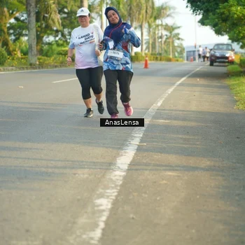 Runner Photo 7794418