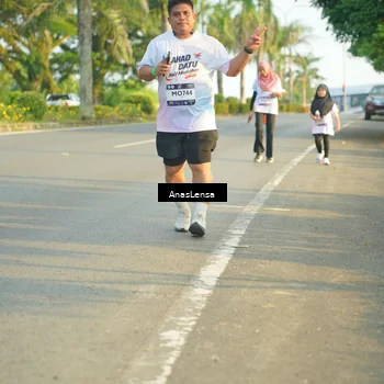 Runner Photo 7794585