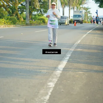 Runner Photo 7795662