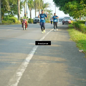 Runner Photo 7795923