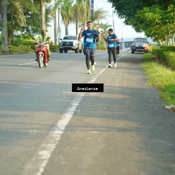 Runner Photo 7795931