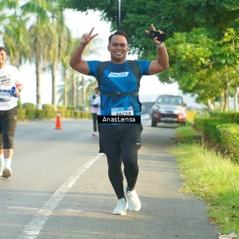 Runner Photo 7796005