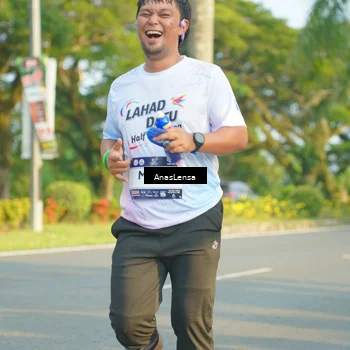 Runner Photo 7796090