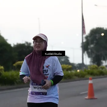 Runner Photo 7798037