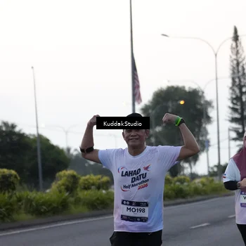 Runner Photo 7798060