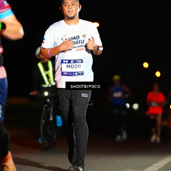 Runner Photo 7800072