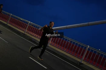 Runner Photo 780054