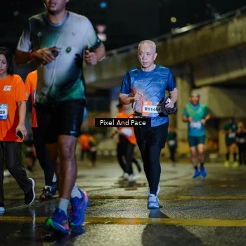 Runner Photo 7800843