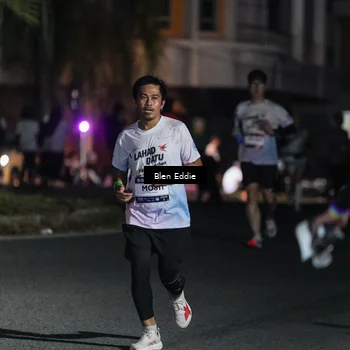Runner Photo 7801751