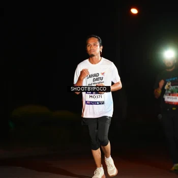 Runner Photo 7801938