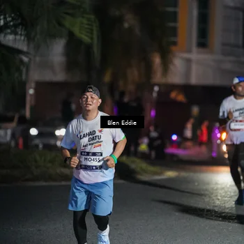 Runner Photo 7802675