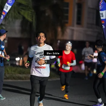 Runner Photo 7802908