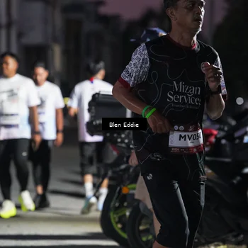 Runner Photo 7810021