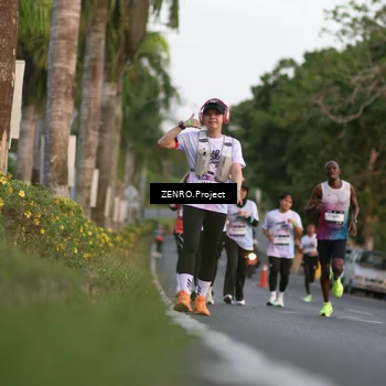 Runner Photo 7811002