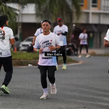 Runner Photo 7817543