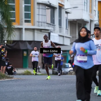 Runner Photo 7823844
