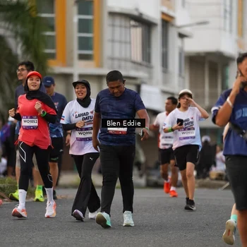 Runner Photo 7825041