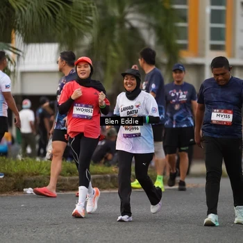 Runner Photo 7825063