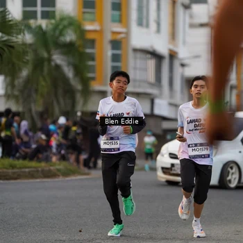 Runner Photo 7825210