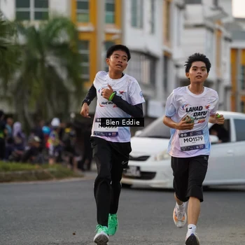Runner Photo 7825251
