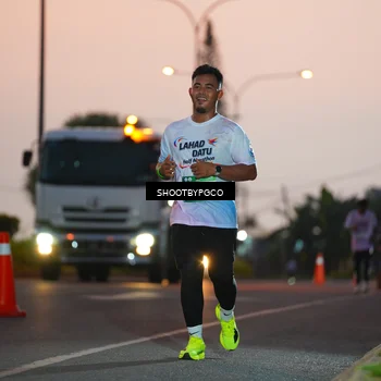 Runner Photo 7830005