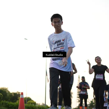 Runner Photo 7836088