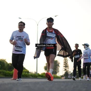 Runner Photo 7836375